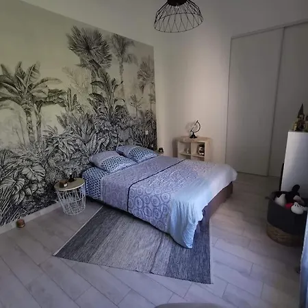 Piscine Chauffee Dans Un Ecrin De Verdure * ביסקארוס