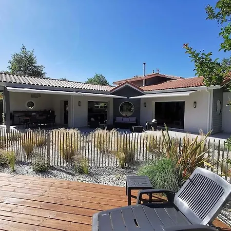 Piscine Chauffee Dans Un Ecrin De Verdure Villa Biscarrosse
