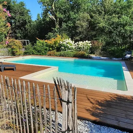 Piscine Chauffee Dans Un Ecrin De Verdure